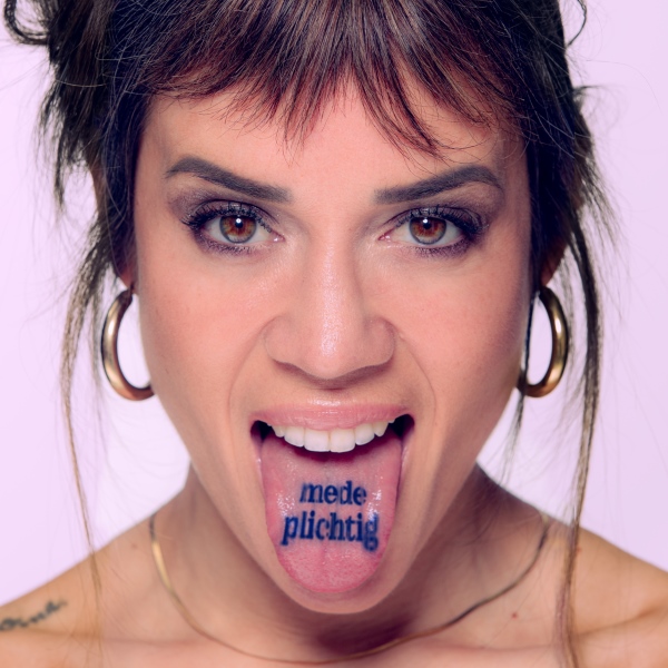 NIENKE PLAS - Medeplichtig