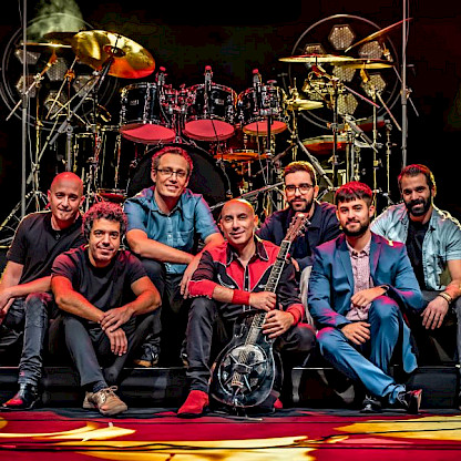 bROTHERS iN bAND